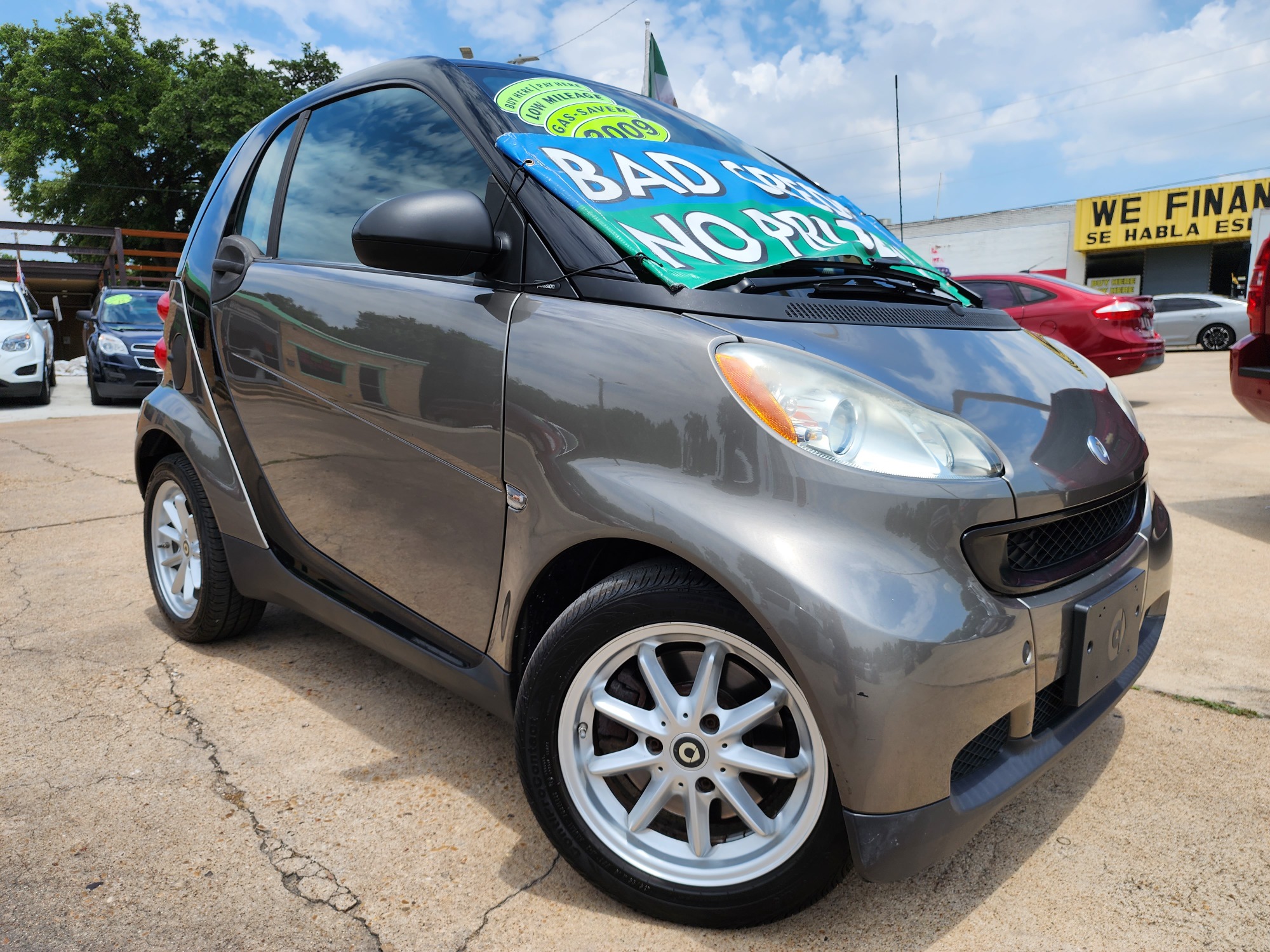 2009 GRAY /BLACK smart Fortwo PASSION (WMEEJ31X49K) , AUTO transmission, located at 2660 S.Garland Avenue, Garland, TX, 75041, (469) 298-3118, 32.885387, -96.656776 - Welcome to DallasAutos4Less, one of the Premier BUY HERE PAY HERE Dealers in the North Dallas Area. We specialize in financing to people with NO CREDIT or BAD CREDIT. We need proof of income, proof of residence, and a ID. Come buy your new car from us today!! This is a Very clean 2009 SMART FORTW - Photo #0